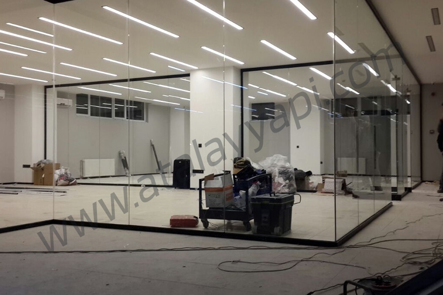 Özgürlük ve Demokrasi Odası Tek Camlı Ofis Bölme Üretimi