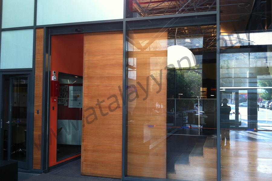 Yapı Endüstri Merkezi (YEM) Fotoselli Otomatik Döner Kapı